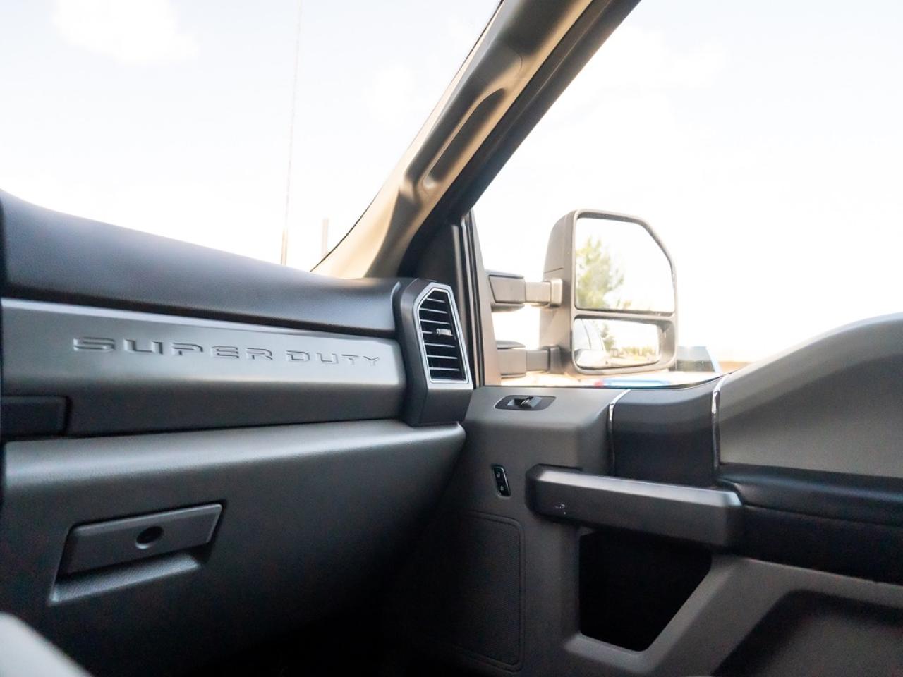 2022 Ford SUPER DUTY F-350 SRW XLT Photo14