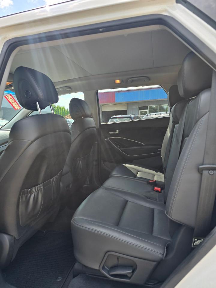 2015 Hyundai Santa Fe XL AWD 4dr 3.3L Auto Luxury - Photo #13