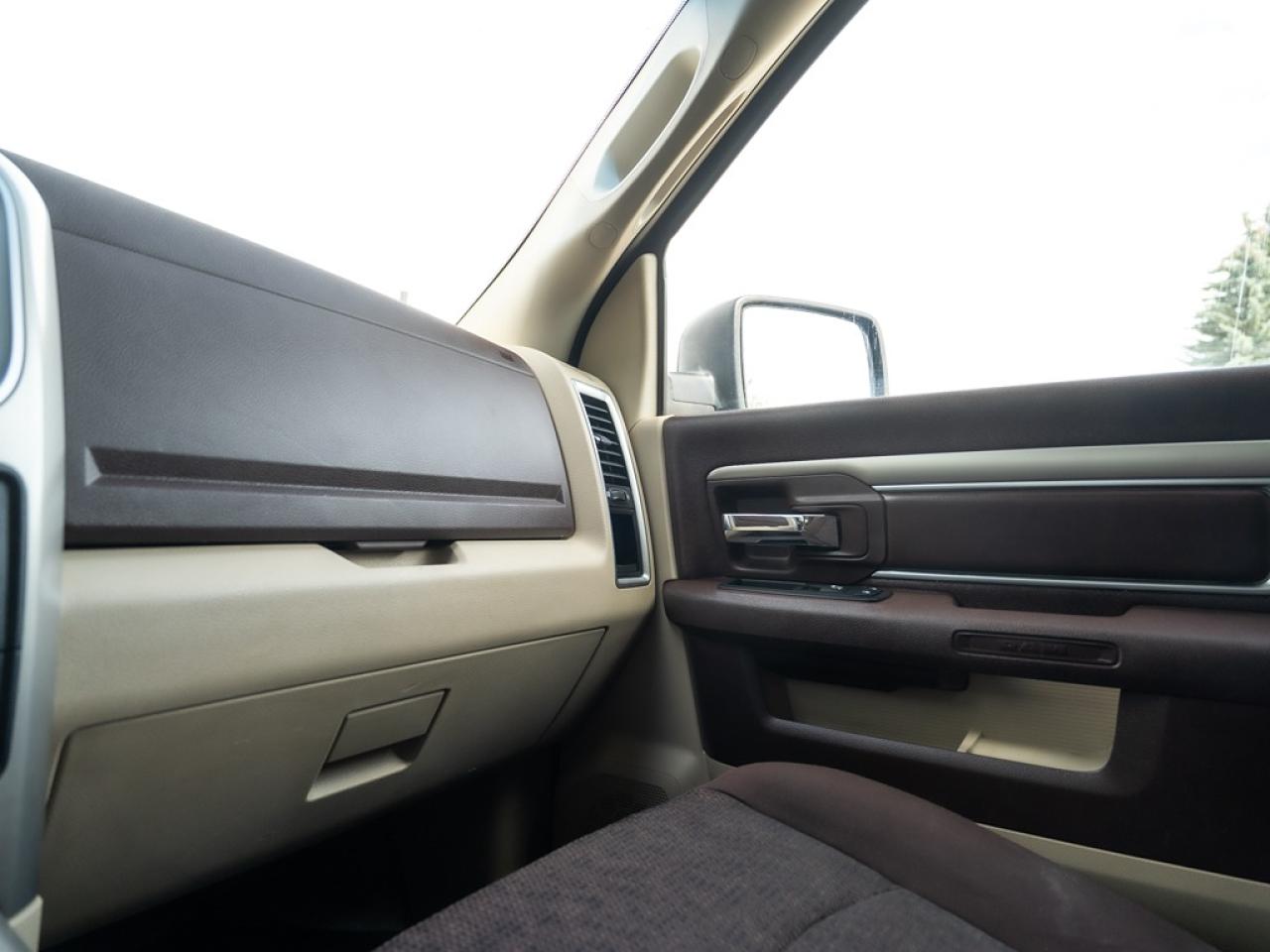 2014 RAM 2500 SLT Crew Cab SWB 4WD 5.7L HEMI Photo14