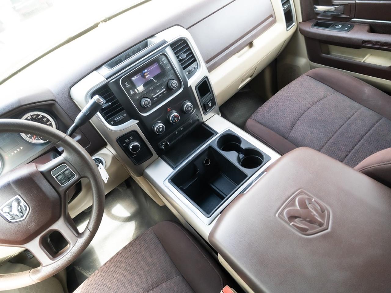 2014 RAM 2500 SLT Crew Cab SWB 4WD 5.7L HEMI Photo9