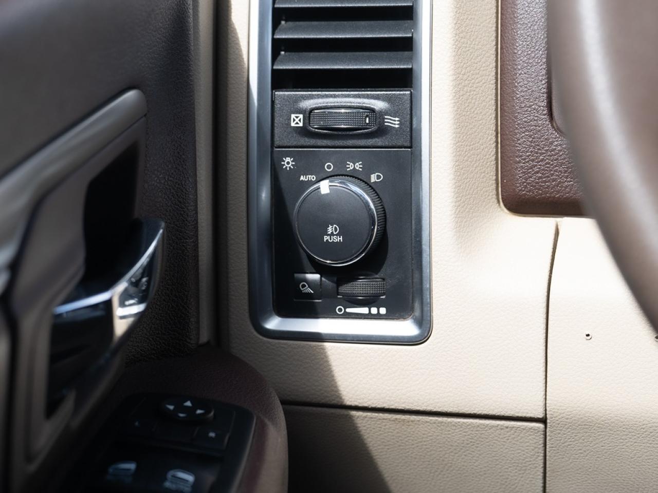 2014 RAM 2500 SLT Crew Cab SWB 4WD 5.7L HEMI Photo11