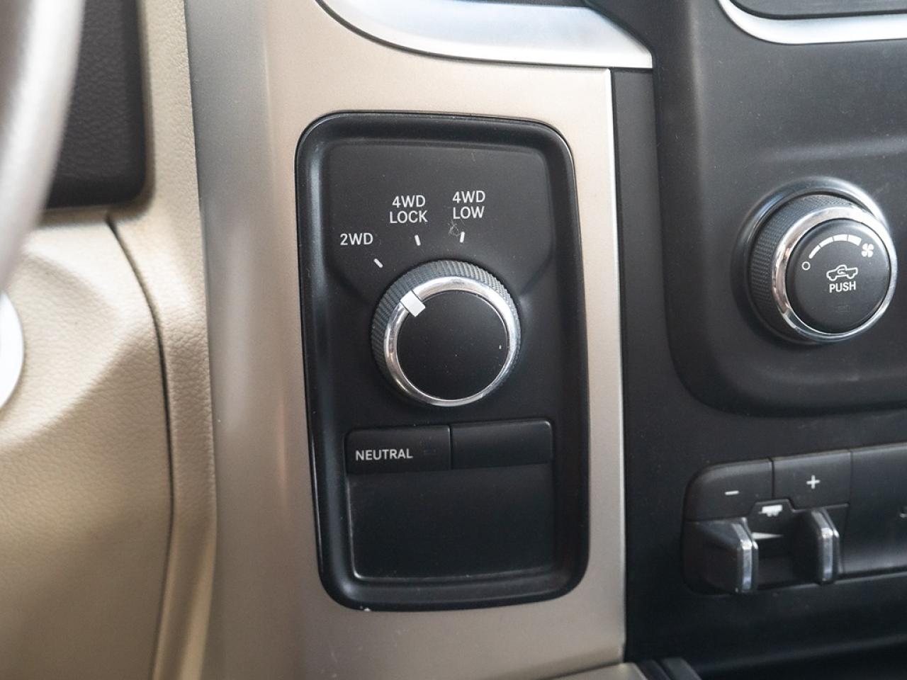 2014 RAM 2500 SLT Crew Cab SWB 4WD 5.7L HEMI Photo12