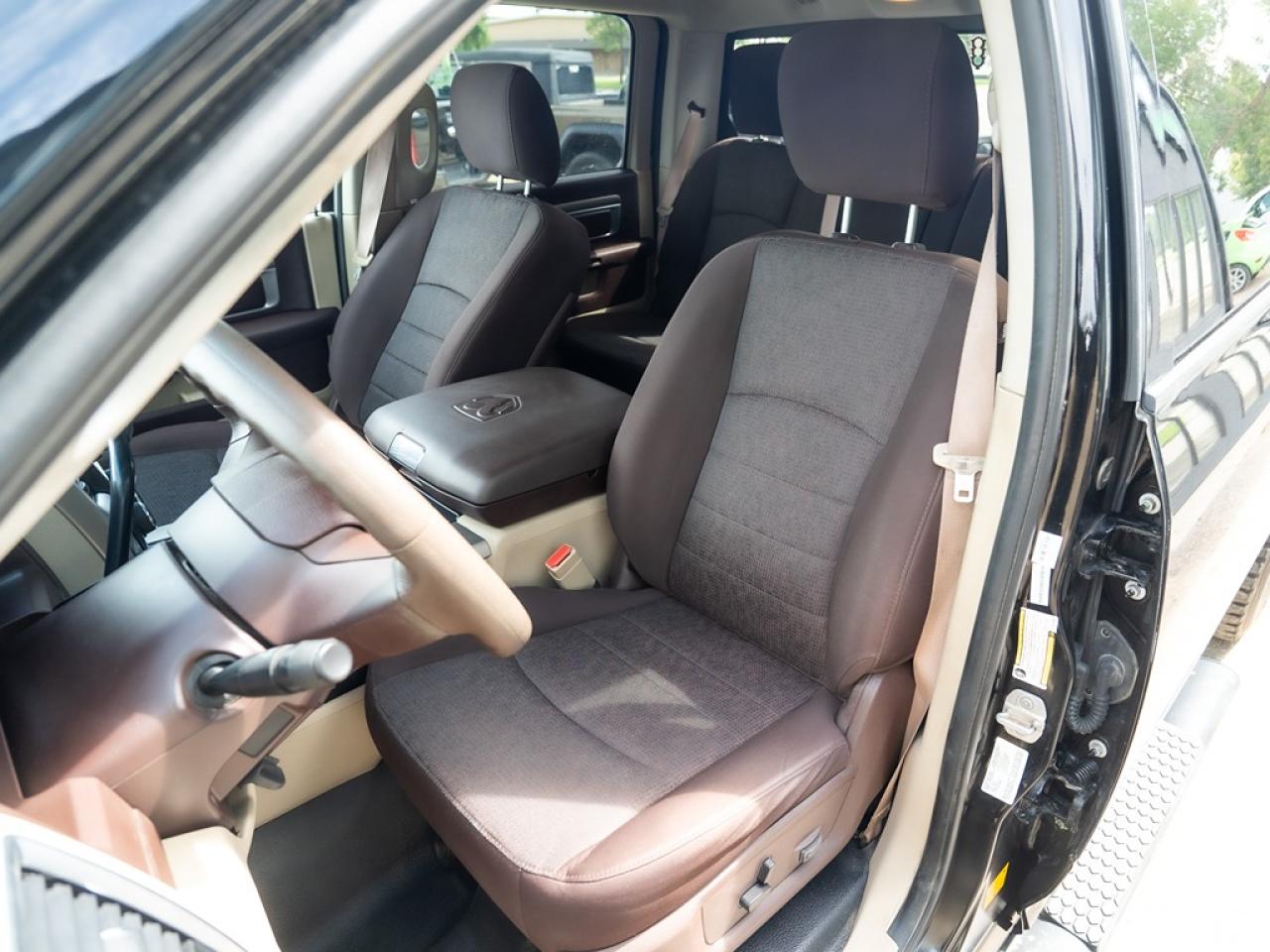 2014 RAM 2500 SLT Crew Cab SWB 4WD 5.7L HEMI Photo16