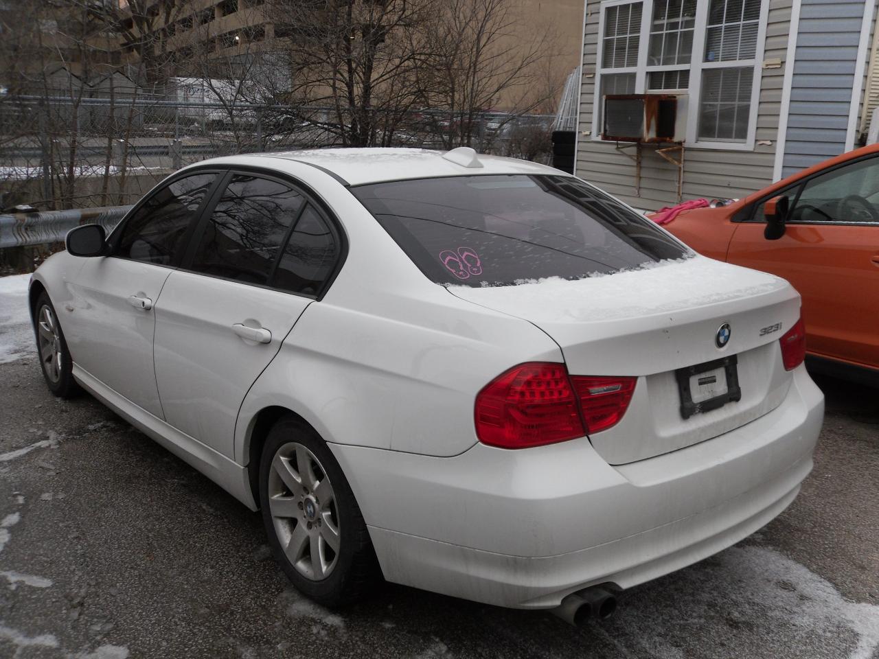 2011 BMW 3 Series 4dr Sdn 323i RWD - Photo #3