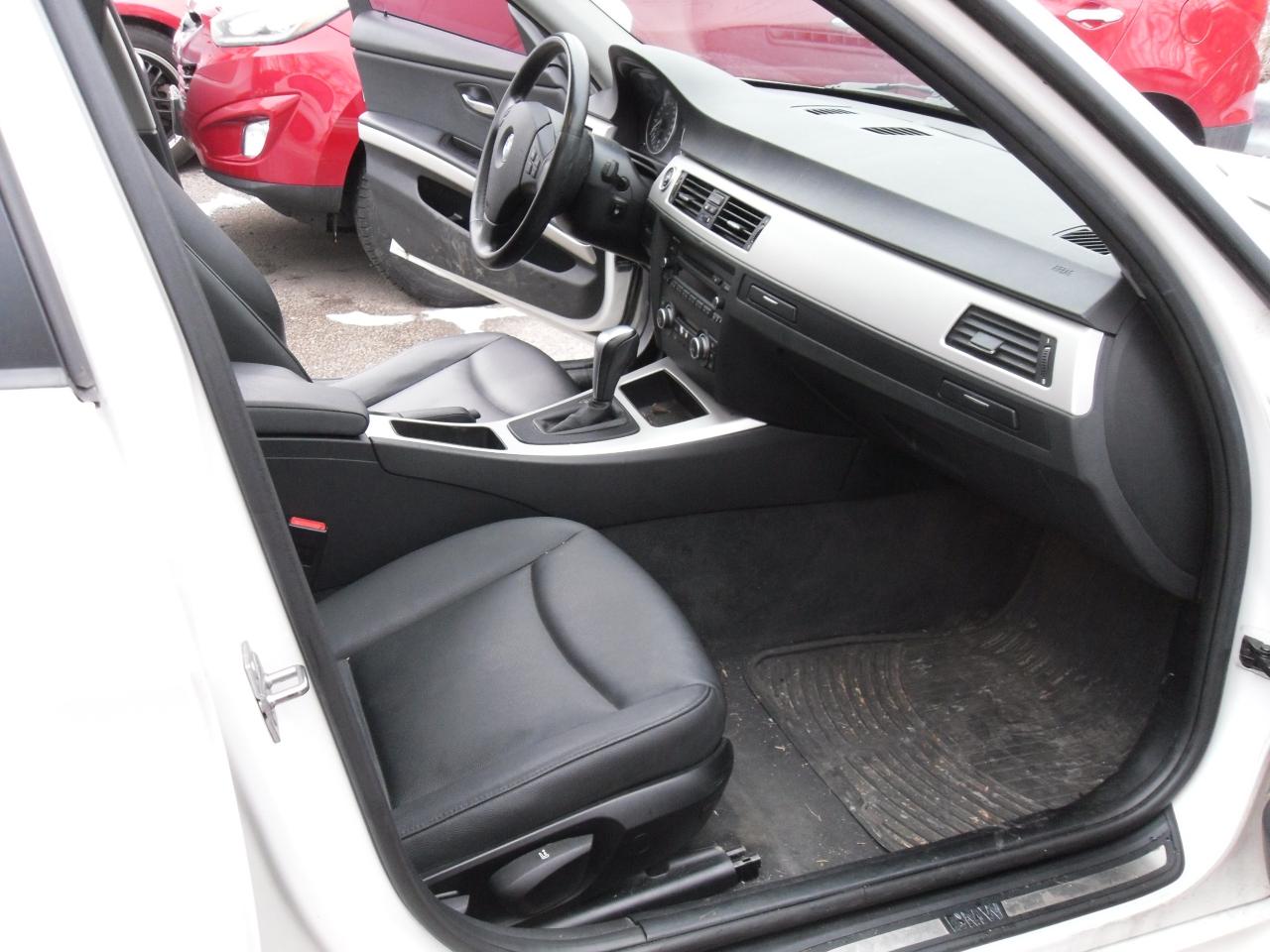 2011 BMW 3 Series 4dr Sdn 323i RWD - Photo #8