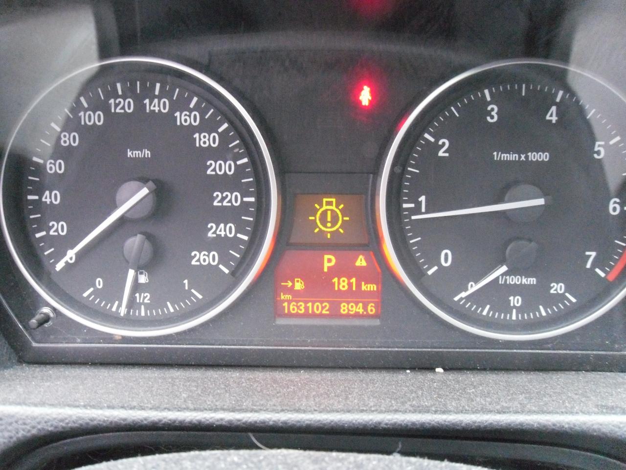 2011 BMW 3 Series 4dr Sdn 323i RWD - Photo #9