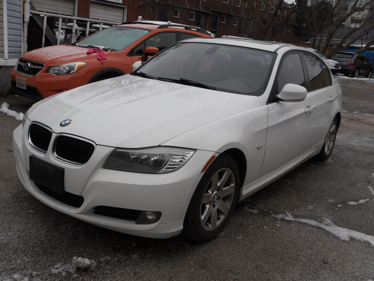 2011 BMW 3 Series 4dr Sdn 323i RWD - Photo #2