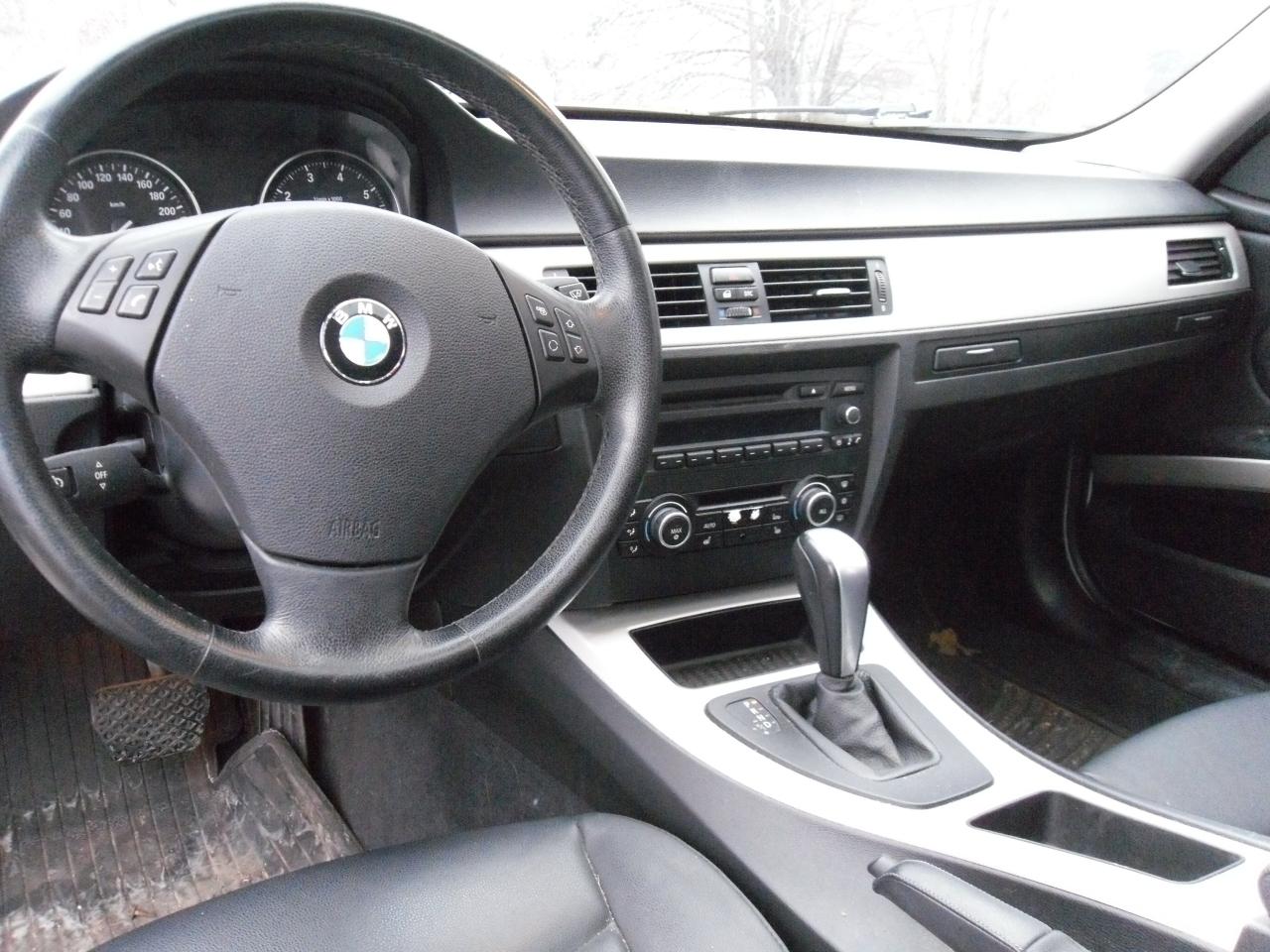2011 BMW 3 Series 4dr Sdn 323i RWD - Photo #7