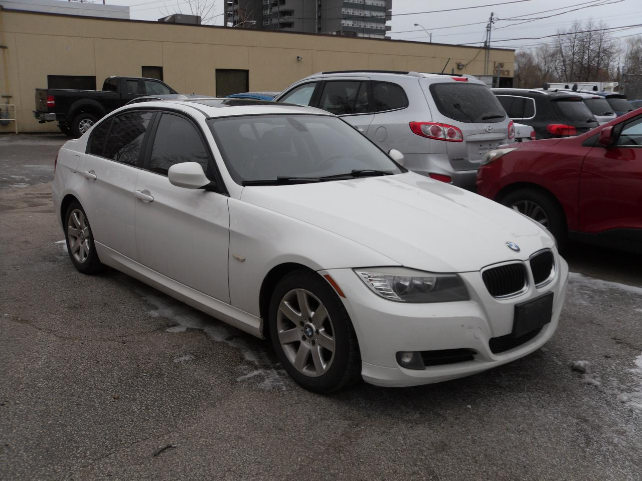 Used 2011 BMW 3 Series 4dr Sdn 323i RWD for sale in Toronto, ON