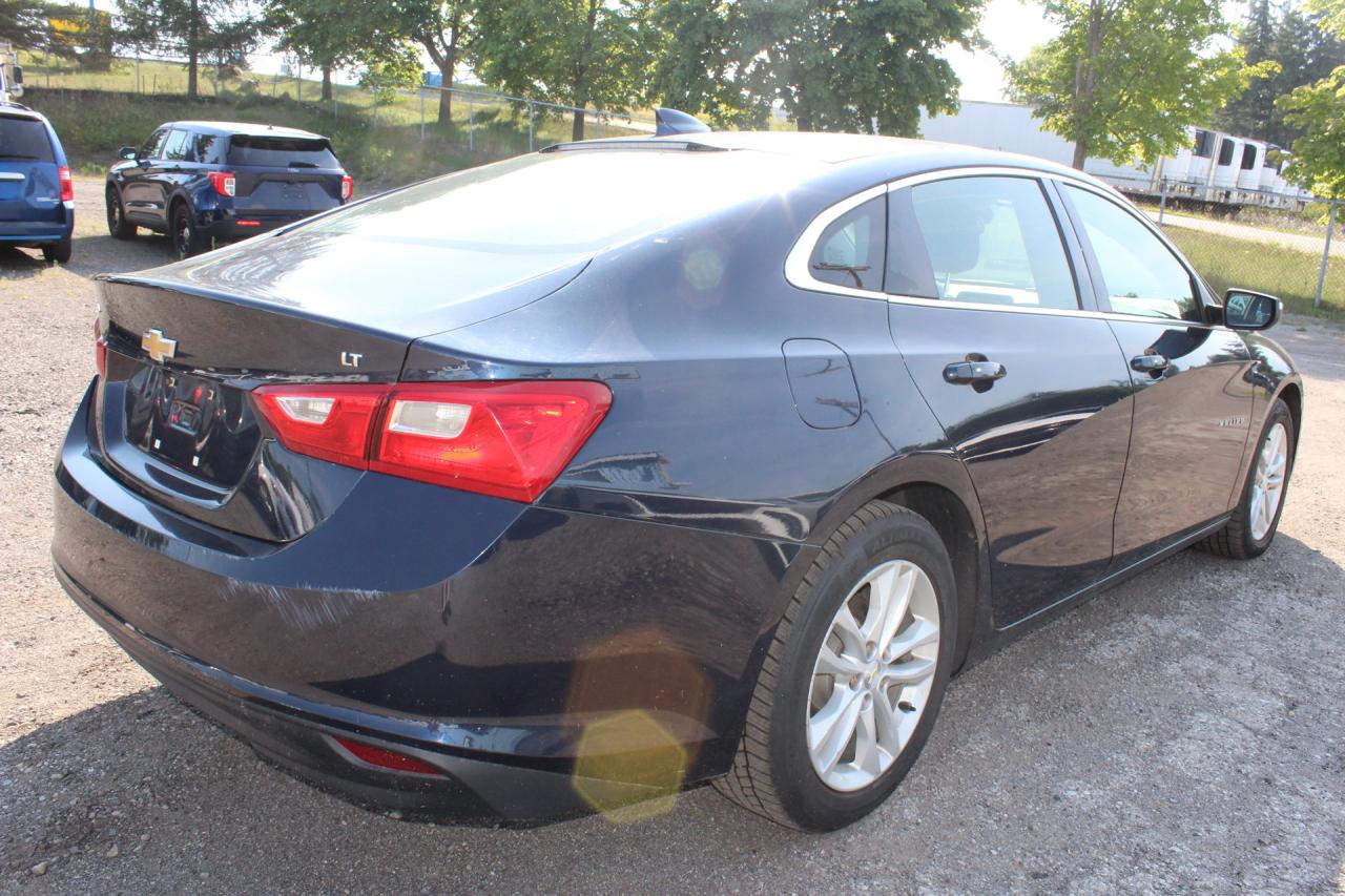 2017 Chevrolet Malibu LT Photo2