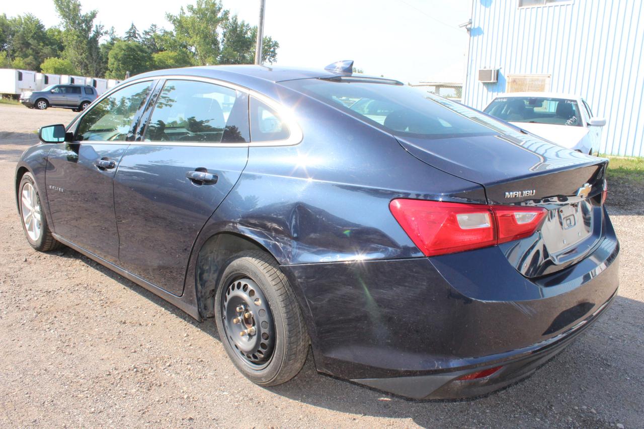 2017 Chevrolet Malibu LT Photo3