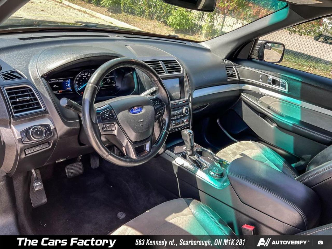 2017 Ford Explorer 4WD XLT Lether/ Roof / Apple Carplay - No Accident - Photo #11