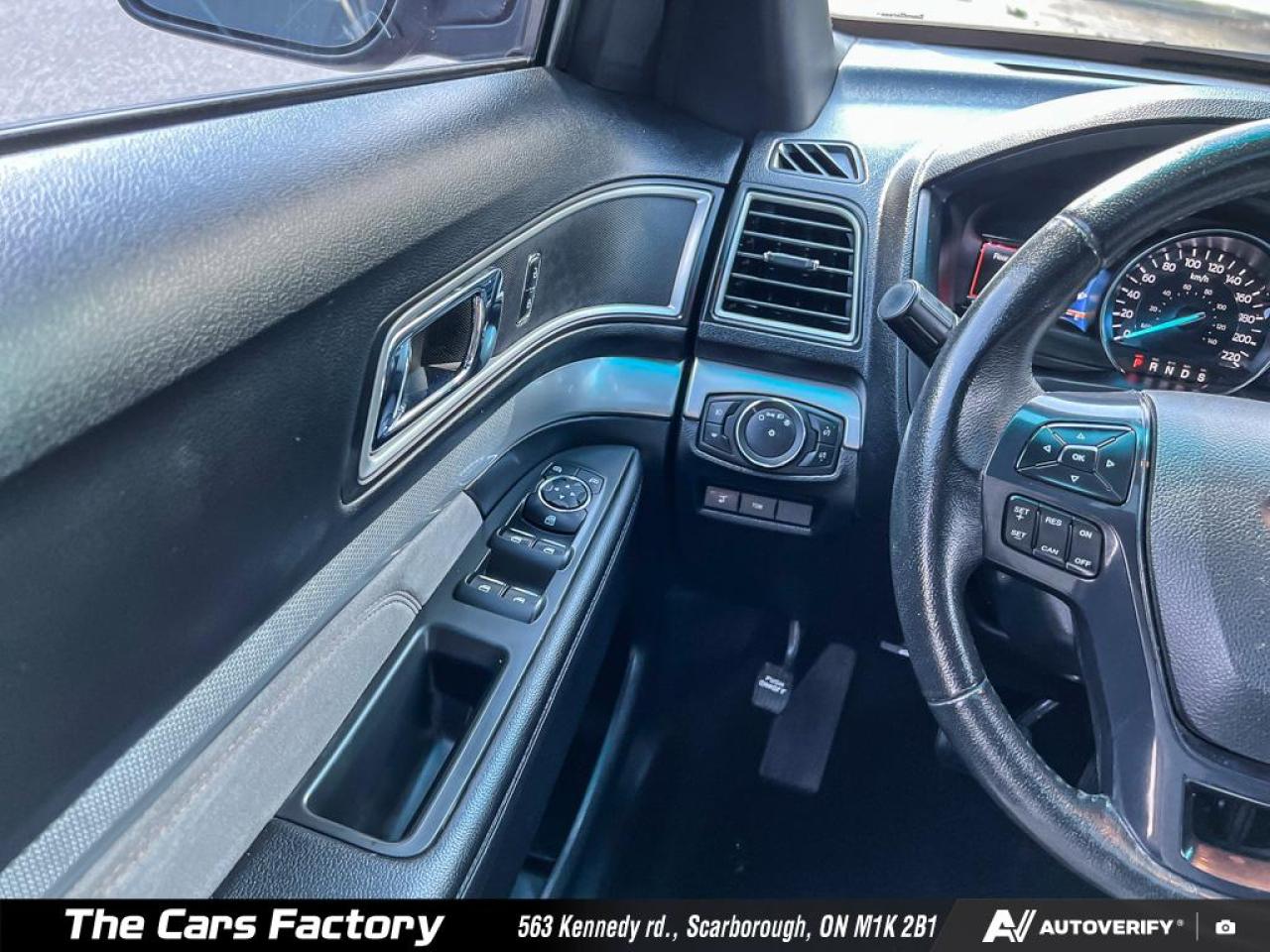 2017 Ford Explorer 4WD XLT Lether/ Roof / Apple Carplay - No Accident - Photo #15