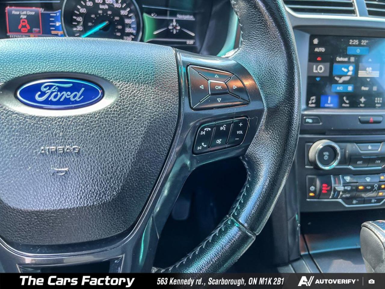 2017 Ford Explorer 4WD XLT Lether/ Roof / Apple Carplay - No Accident - Photo #14