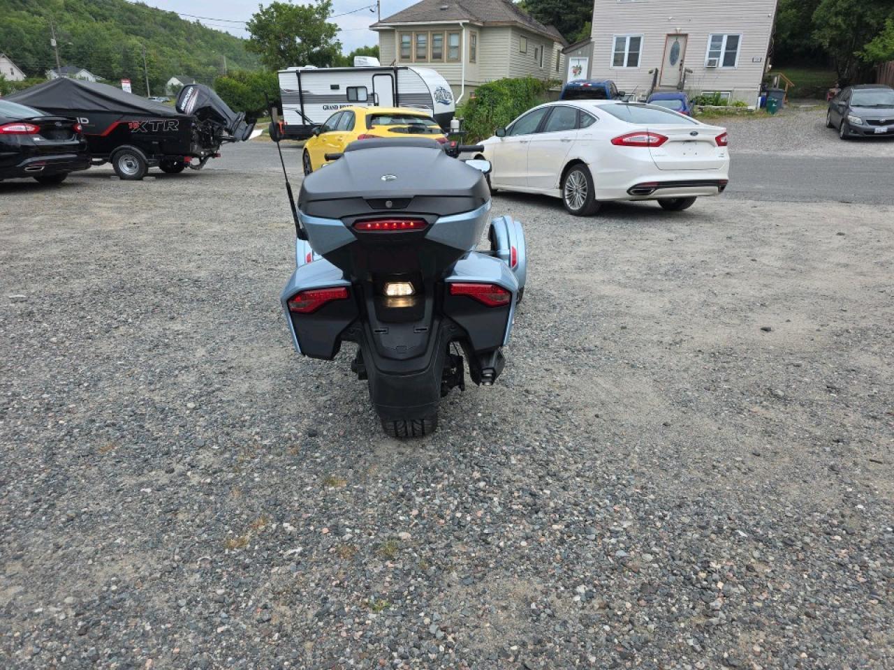 2021 Can-Am Spyder F3 Limited Photo3