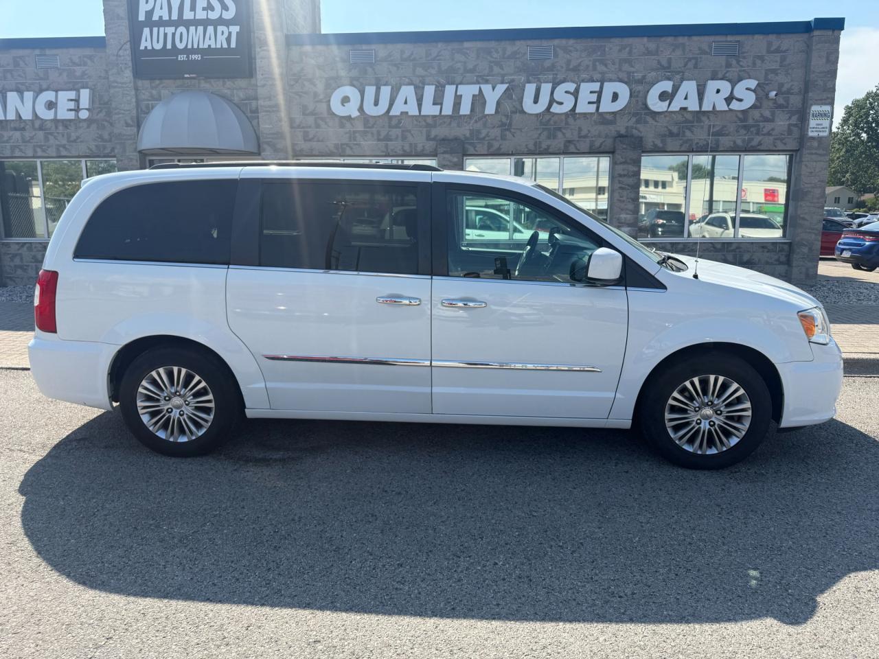 2015 Chrysler Town & Country Touring-L Photo2