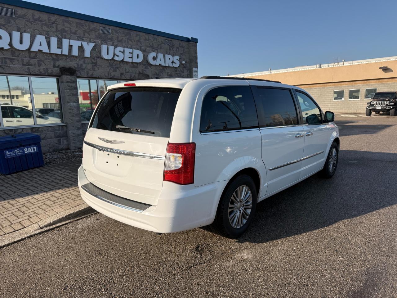 2015 Chrysler Town & Country Touring-L Photo