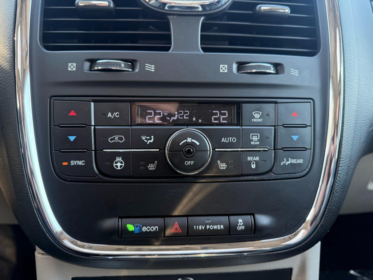 2015 Chrysler Town & Country Touring-L Photo