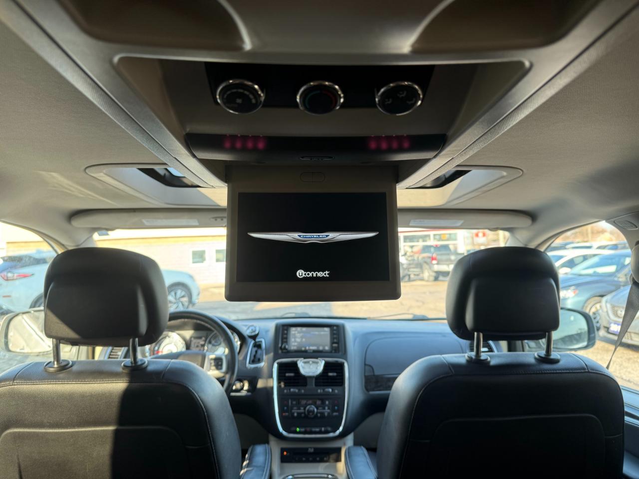 2015 Chrysler Town & Country Touring-L Photo