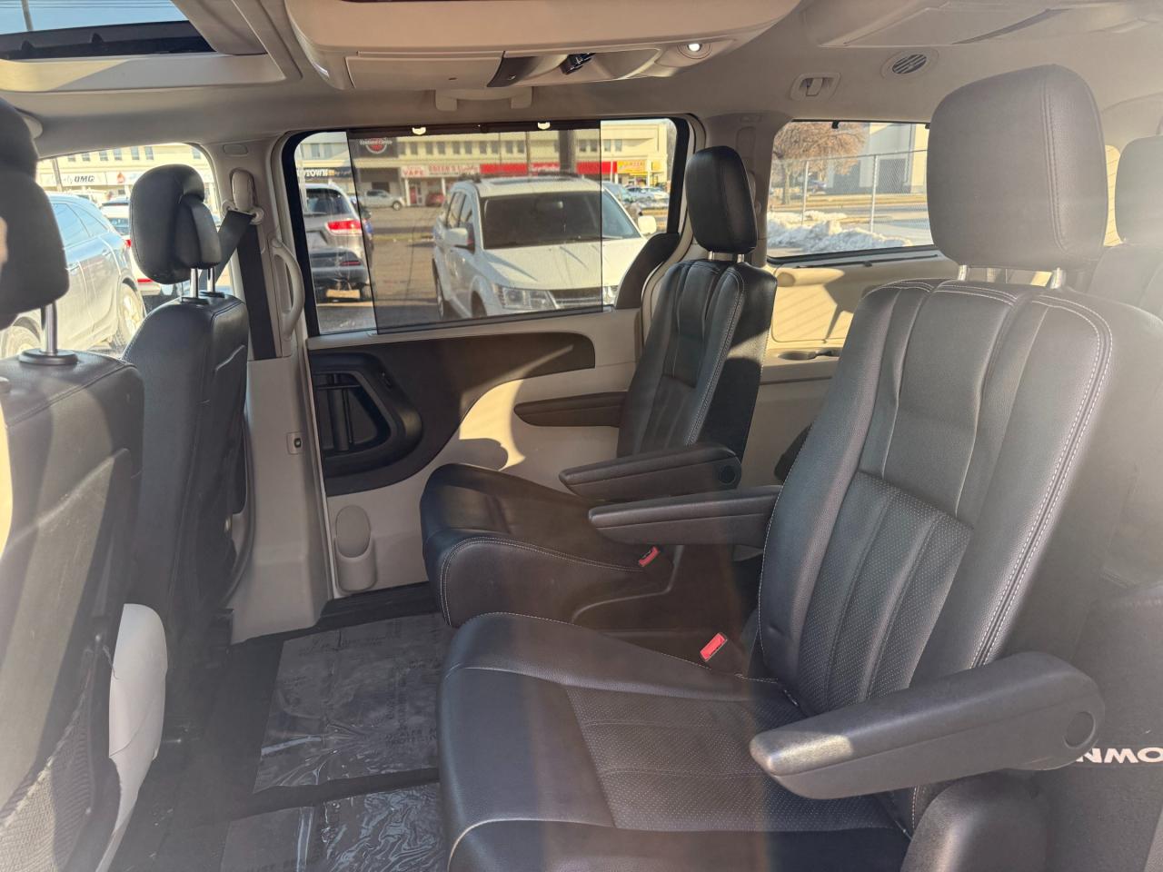 2015 Chrysler Town & Country Touring-L Photo