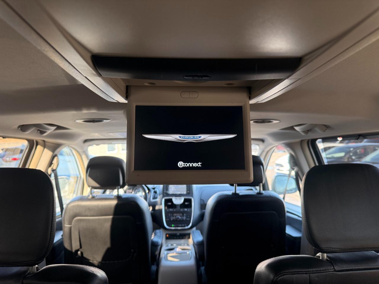 2015 Chrysler Town & Country Touring-L Photo