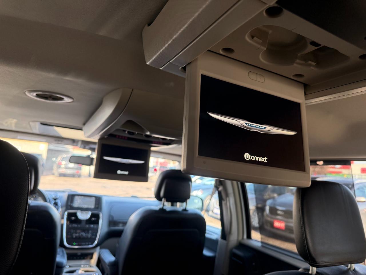 2015 Chrysler Town & Country Touring-L Photo