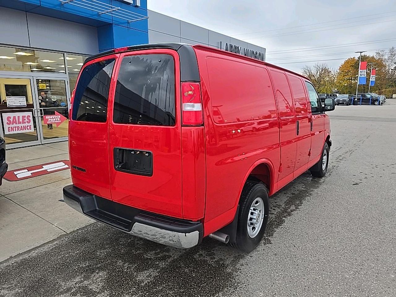2025 Chevrolet Express 2500 Work Van Photo2