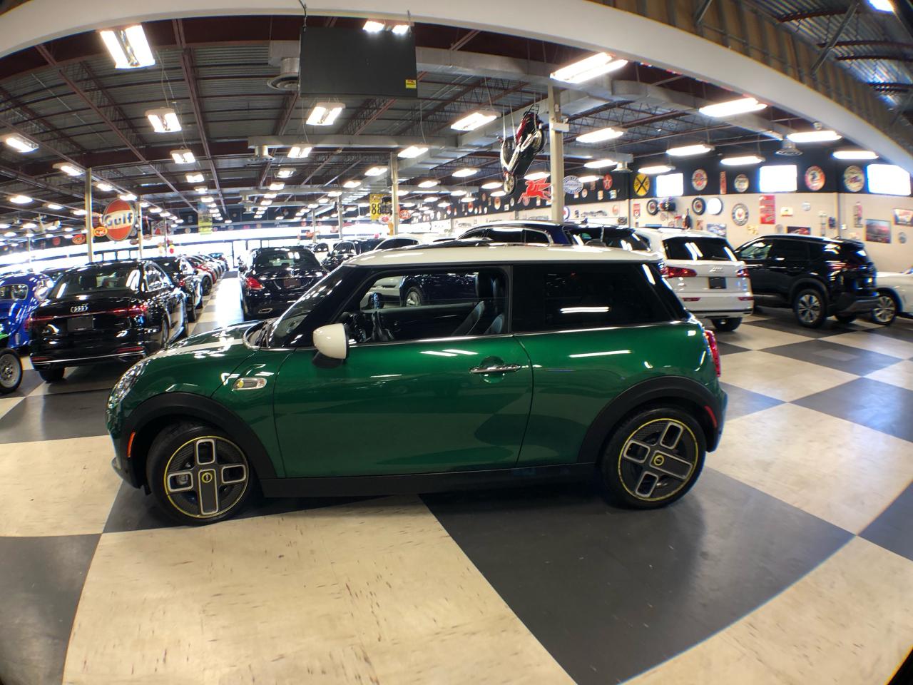 2021 MINI Cooper Cooper S E EATHER PAN/ROOF NAVI B/SPOT REAR CAMERA Photo4