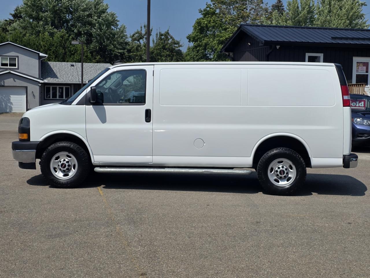 2023 GMC Savana G2500 135" ,RWD, Low kms - Photo #8