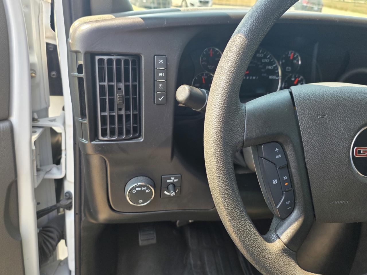 2023 GMC Savana G2500 135" ,RWD, Low kms - Photo #14