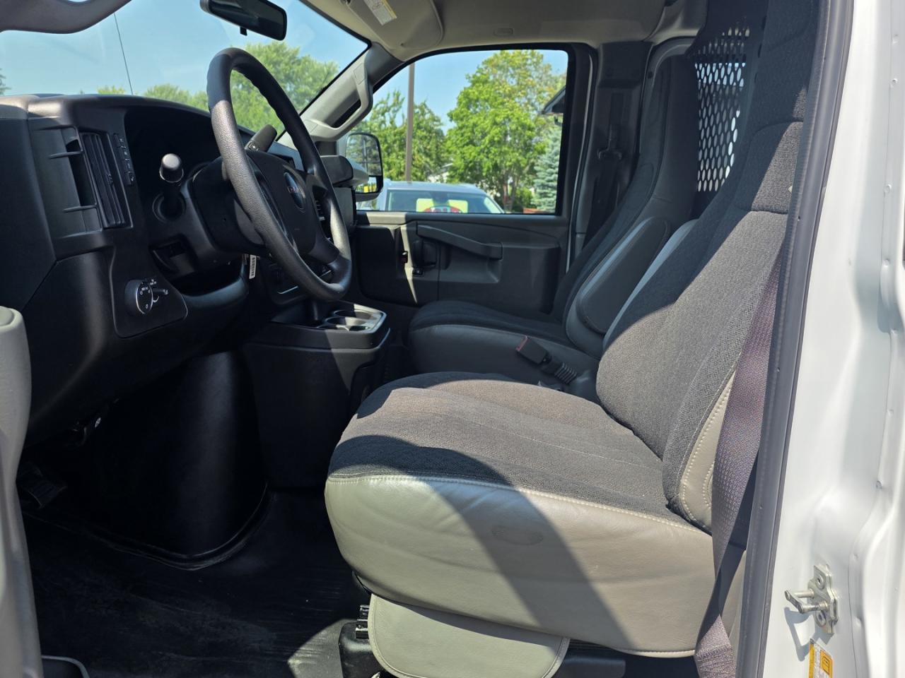 2023 GMC Savana G2500 135" ,RWD, Low kms - Photo #16