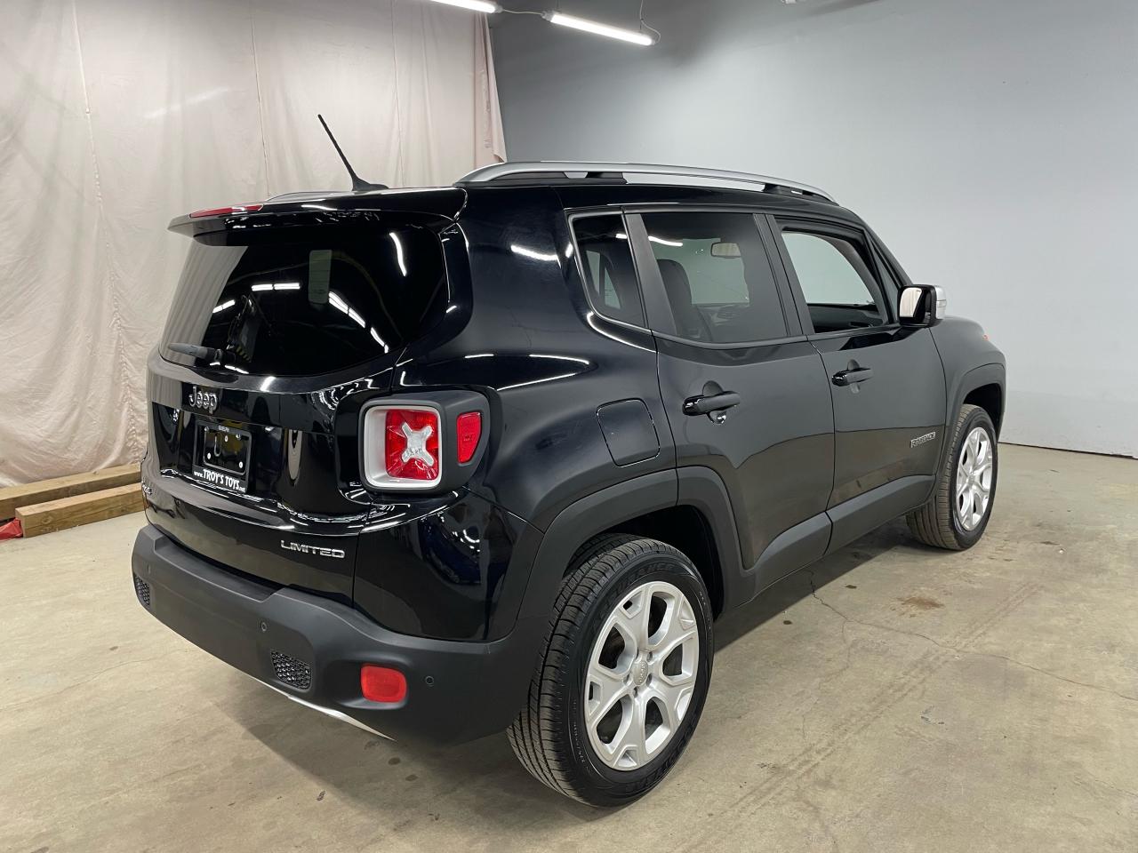 2016 Jeep Renegade 4WD 4DR LIMITED Photo4