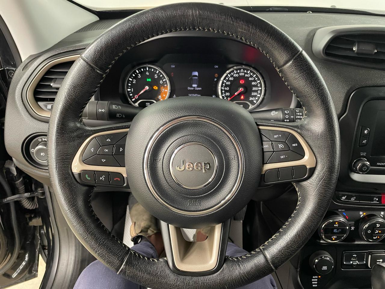 2016 Jeep Renegade 4WD 4DR LIMITED Photo8