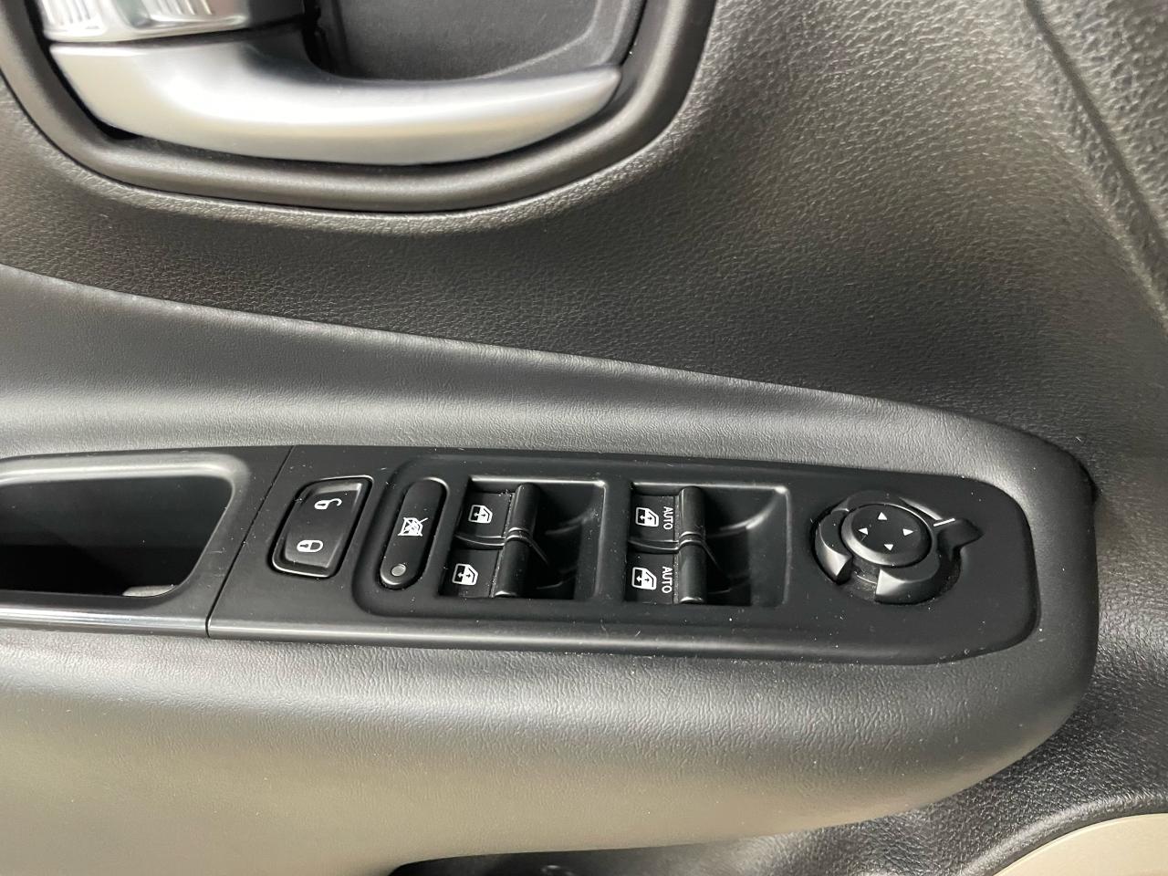 2016 Jeep Renegade 4WD 4DR LIMITED Photo17