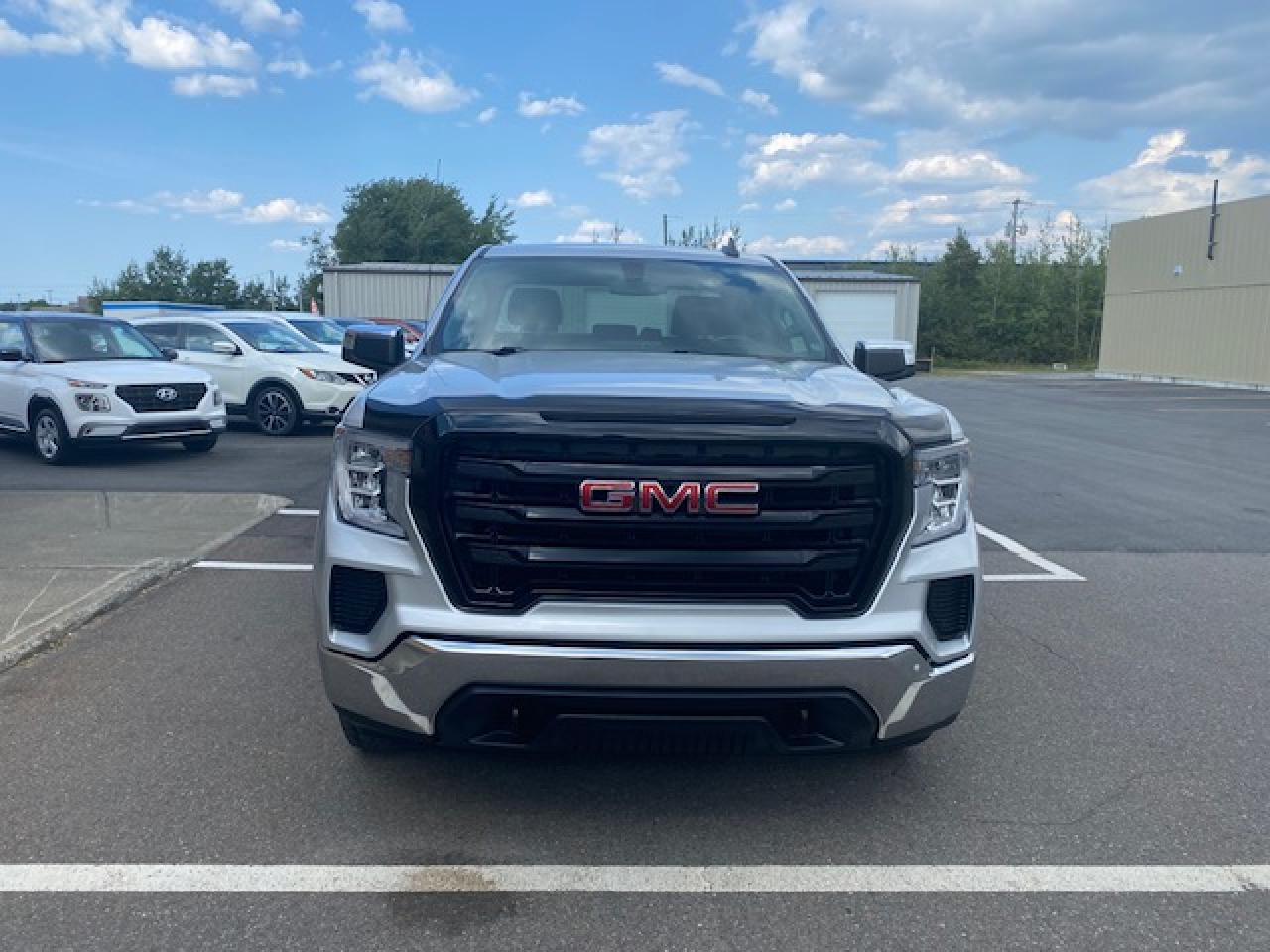 2022 GMC Sierra 1500 SLE - Photo #5