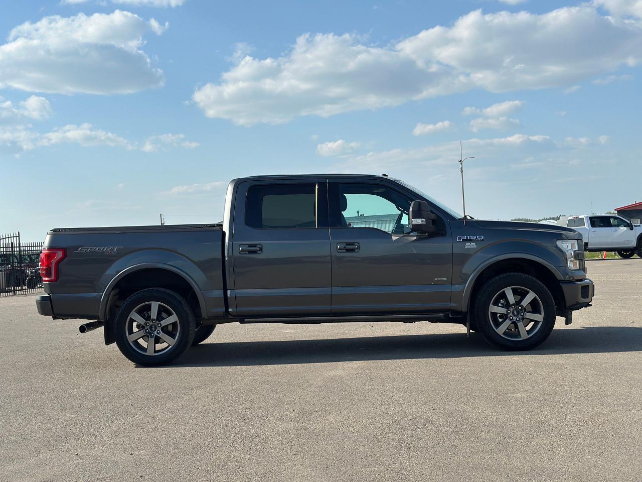 2017 Ford F-150 4WD SUPERCREW 145" LARIAT Photo3