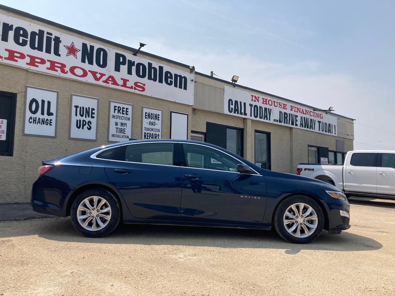 2019 Chevrolet Malibu LT - Photo #2