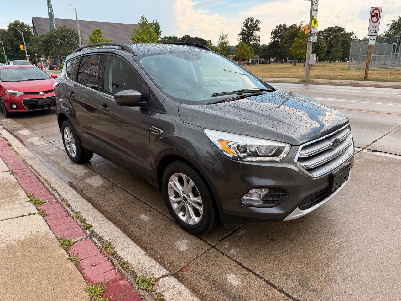 2017 Ford Escape FWD 4dr SE Photo4