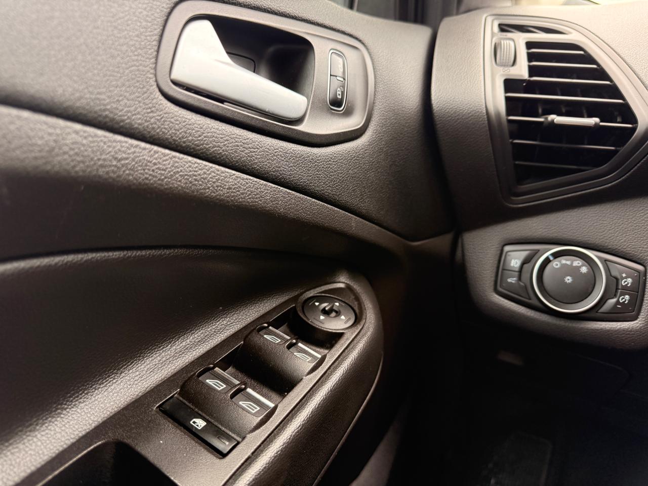 2017 Ford Escape FWD 4dr SE - Photo #31