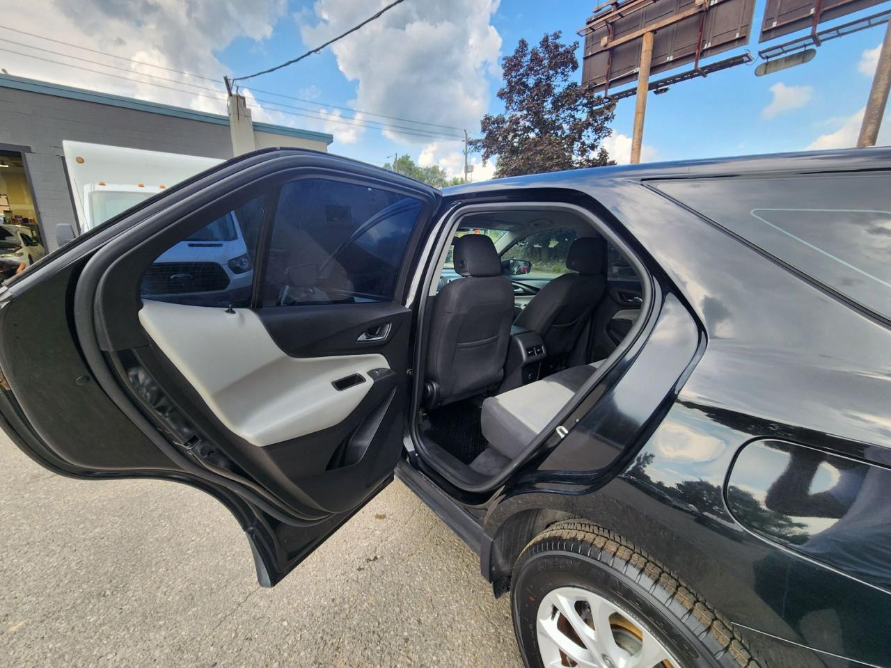 2018 Chevrolet Equinox LS l Clean Carfax l No Accidents l Well Maintained