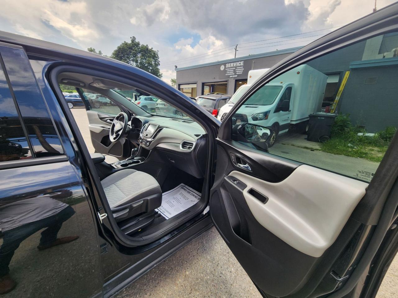 2018 Chevrolet Equinox LS l Clean Carfax l No Accidents l Well Maintained