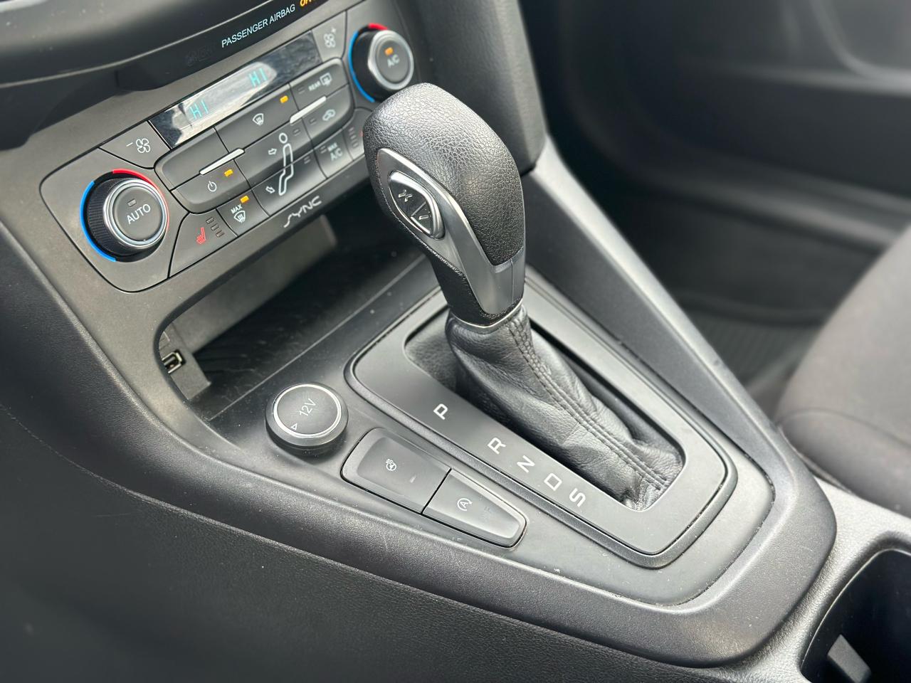 2017 Ford Focus SE SE W/FRESH MVI Photo5
