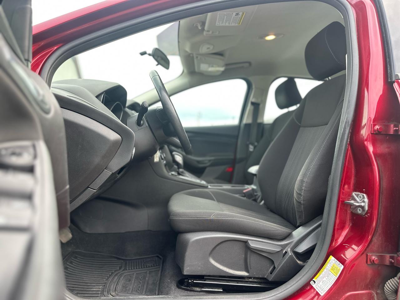 2017 Ford Focus SE SE W/FRESH MVI Photo5