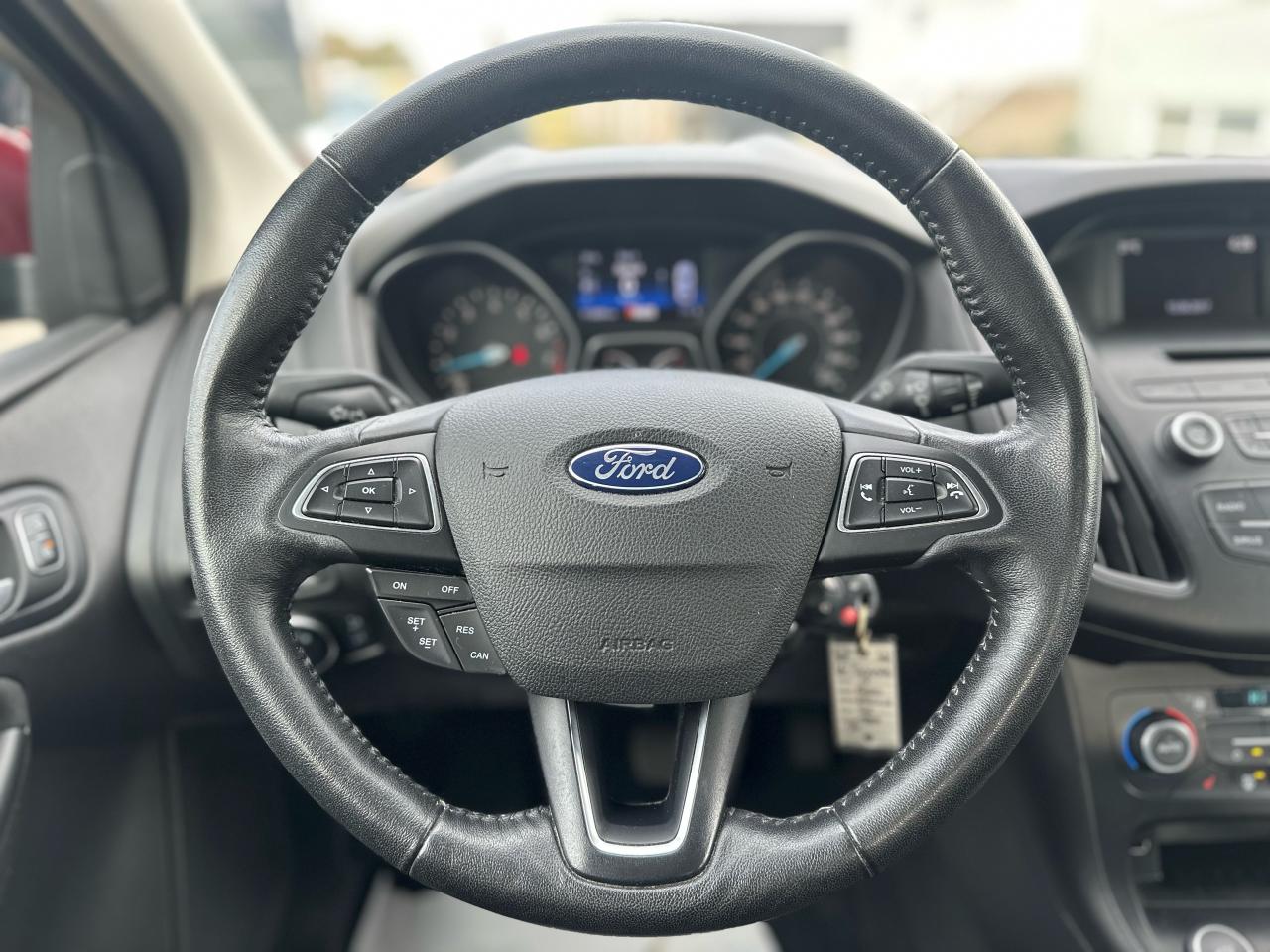2017 Ford Focus SE SE W/FRESH MVI Photo5
