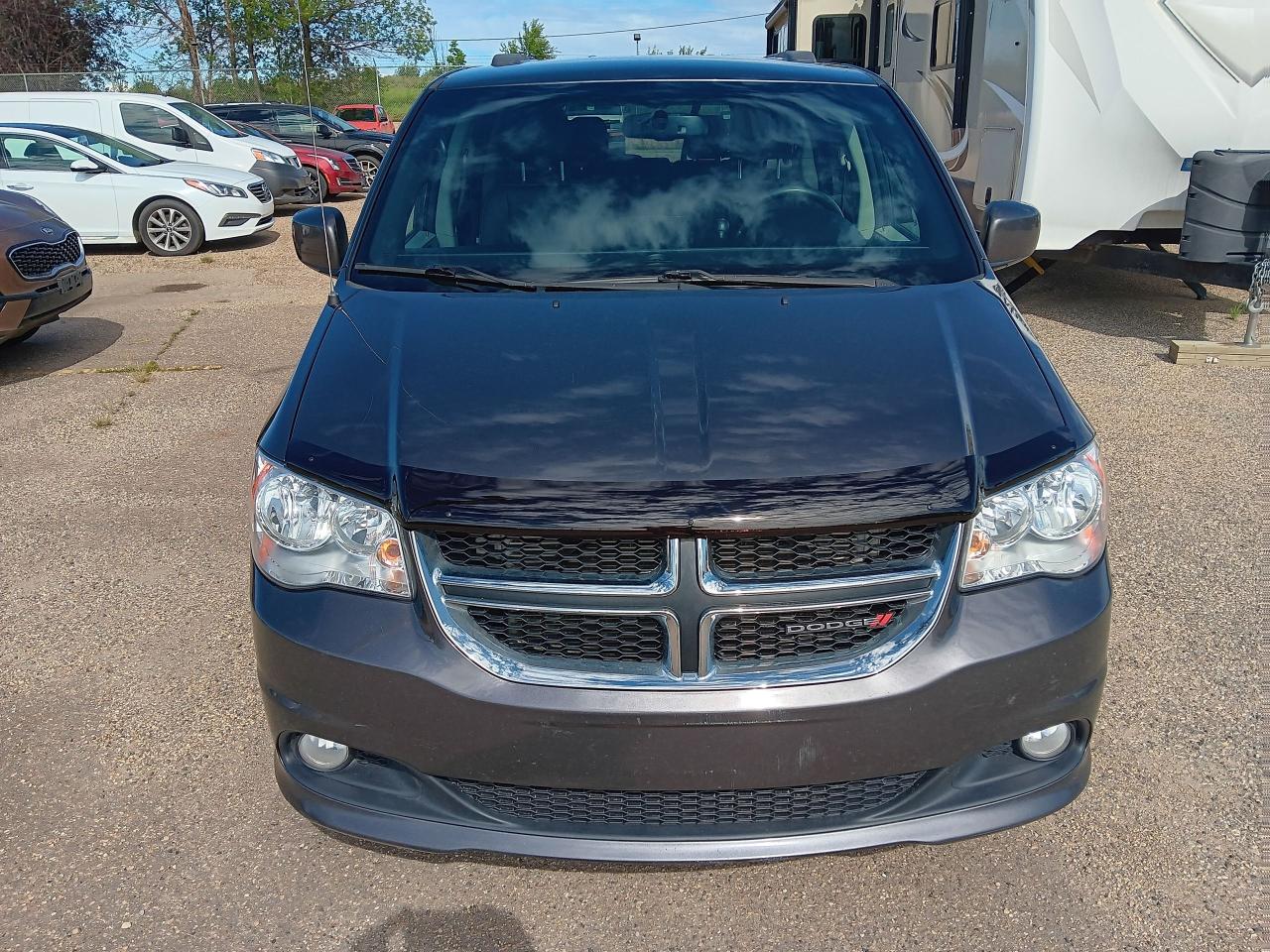 2017 Dodge Grand Caravan SXT Premium Plus, Leather, DVD, Remote, Powr Doors - Photo #2