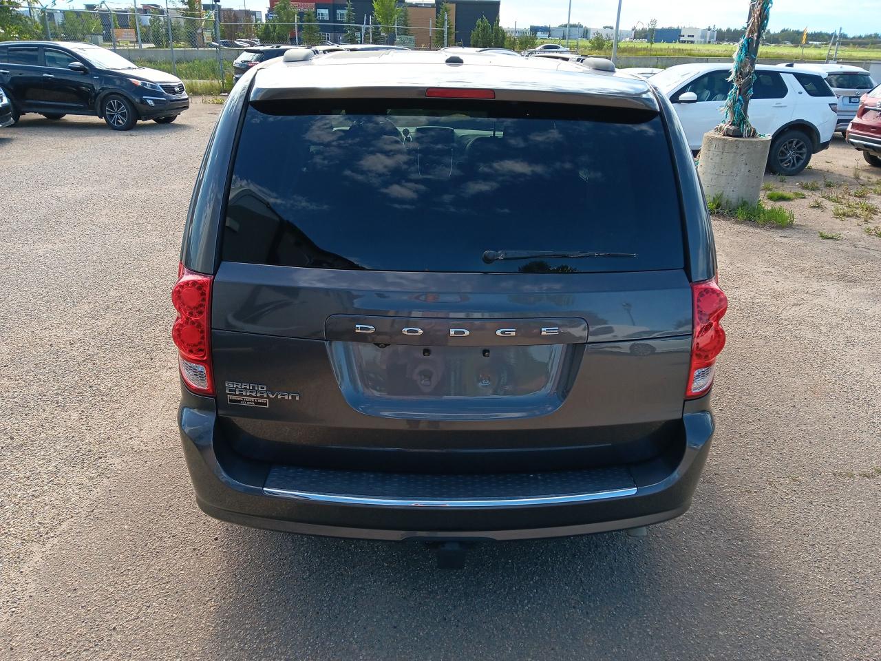2017 Dodge Grand Caravan SXT Premium Plus, Leather, DVD, Remote, Powr Doors - Photo #6