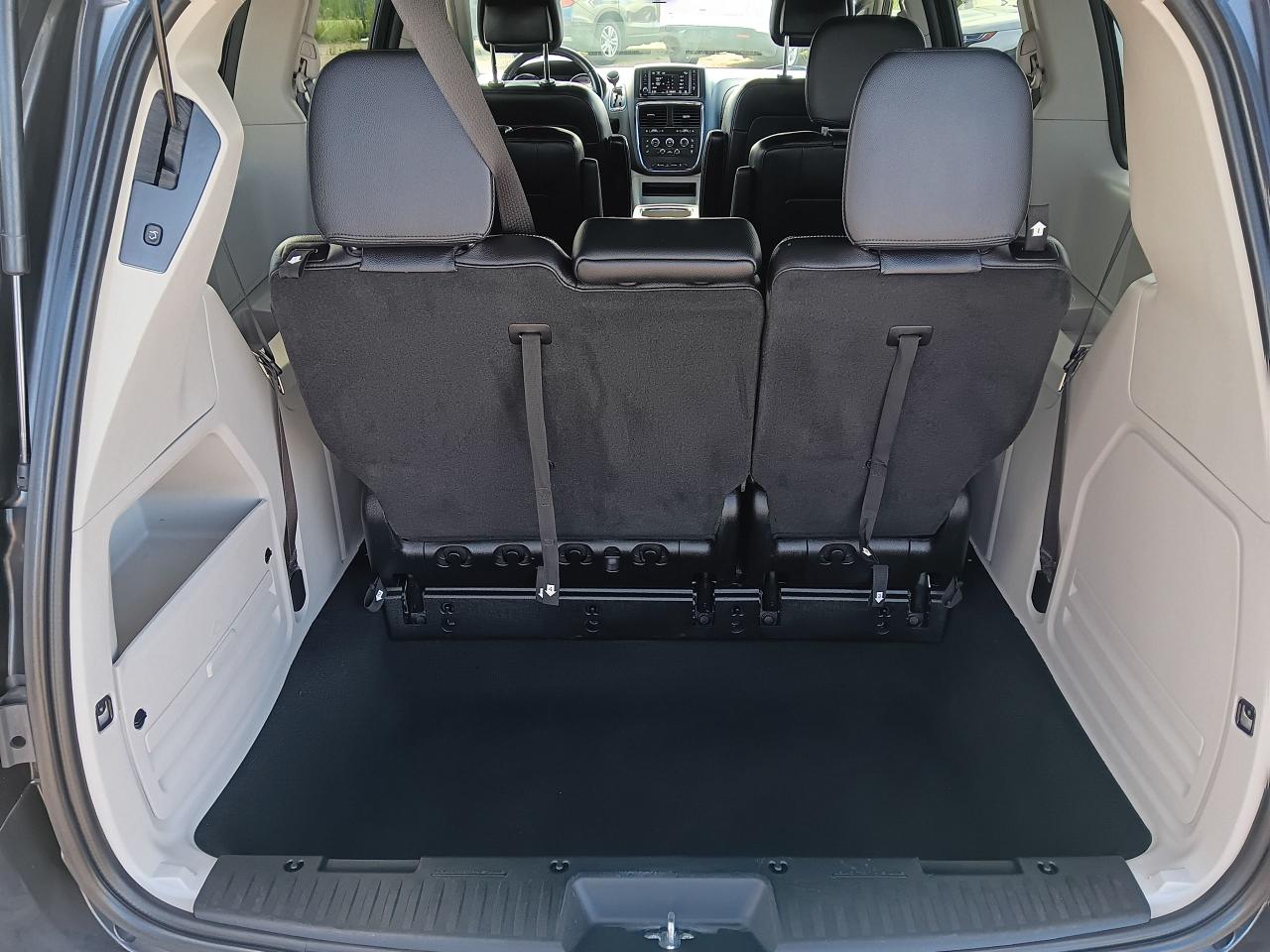 2017 Dodge Grand Caravan SXT Premium Plus, Leather, DVD, Remote, Powr Doors - Photo #7