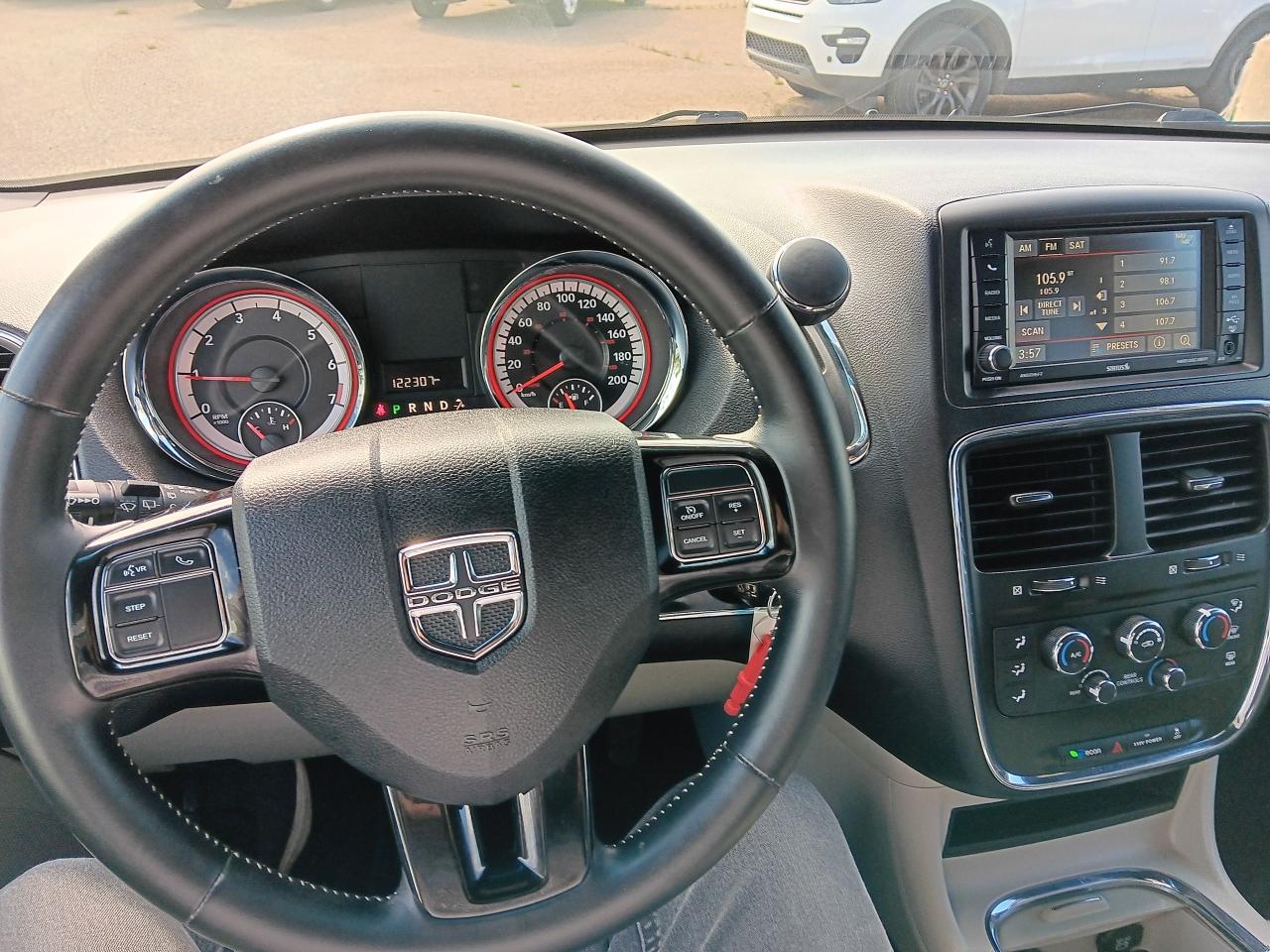 2017 Dodge Grand Caravan SXT Premium Plus, Leather, DVD, Remote, Powr Doors - Photo #10