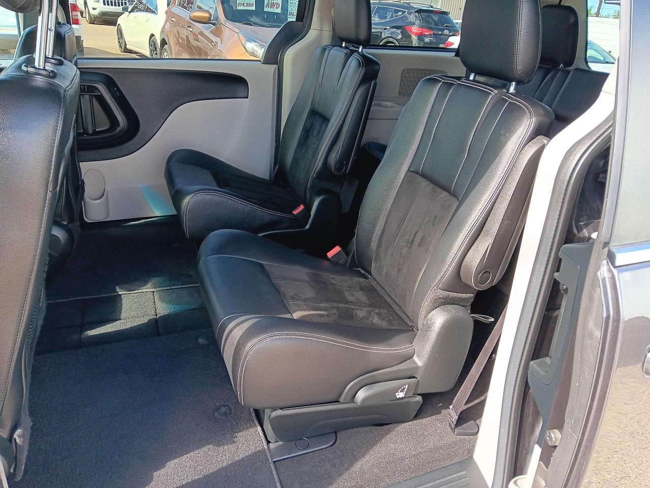 2017 Dodge Grand Caravan SXT Premium Plus, Leather, DVD, Remote, Powr Doors - Photo #15