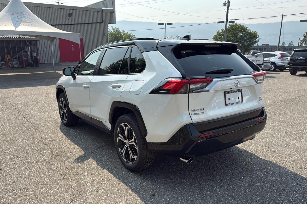 2025 Toyota RAV4 Plug-In Hybrid XSE TECH Photo4